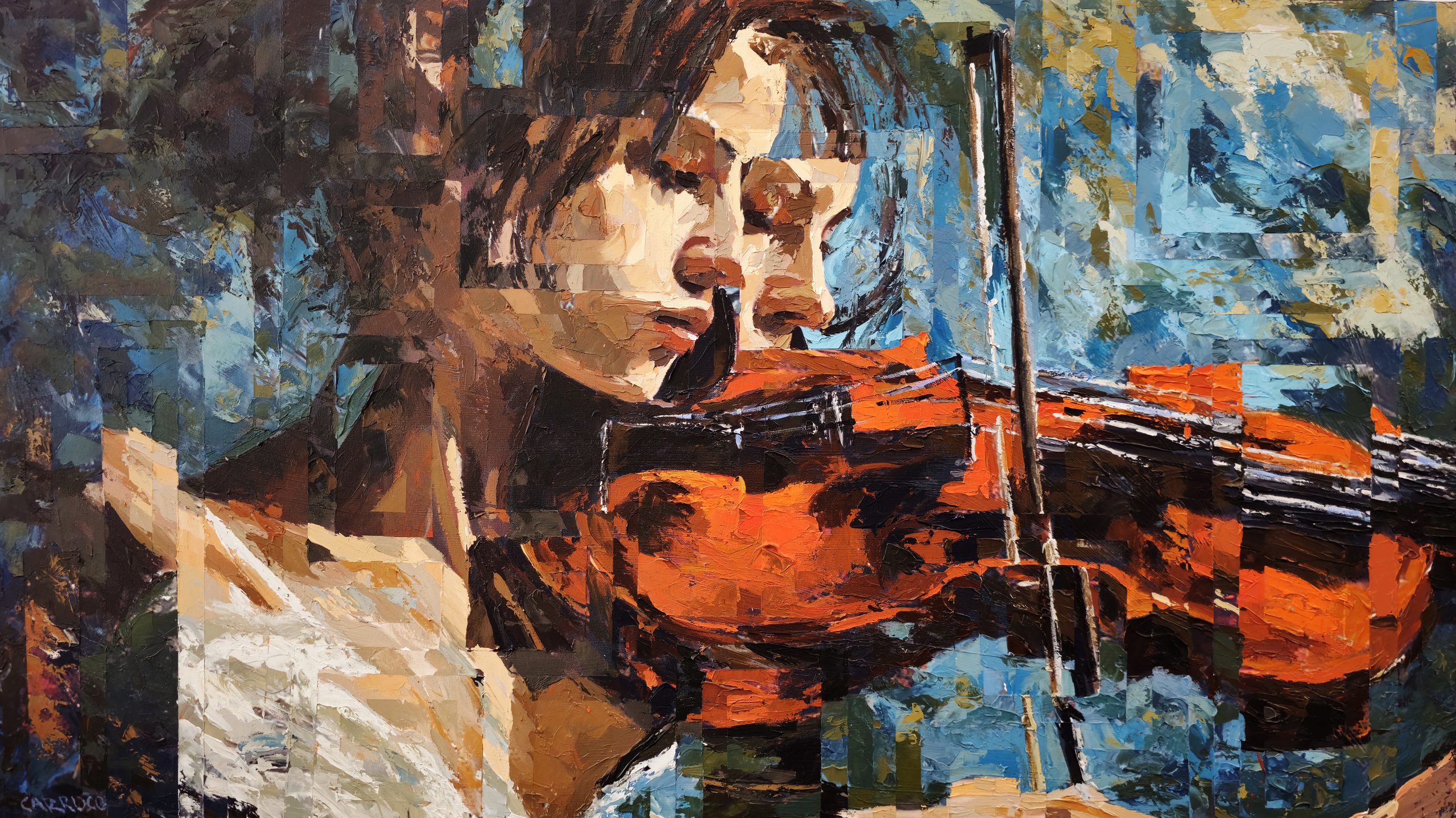 Violinista de roupa clara com violino alaranjado, com o rosto e o instrumento fragmentados sobre um fundo azul.